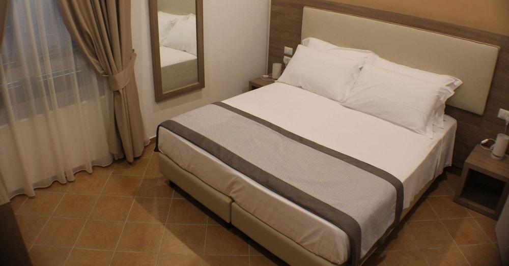 Hotiday Room Collection - Napoli Residenza Scarlatti Ngoại thất bức ảnh